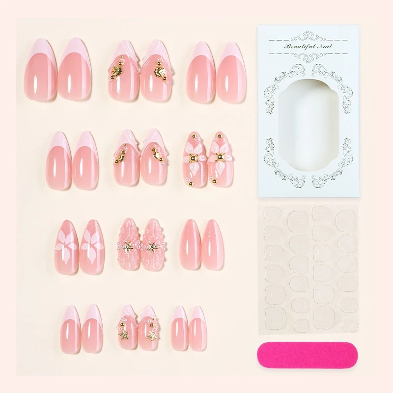 Kunstnagelset mit verspielt romantischen Designs Karnz