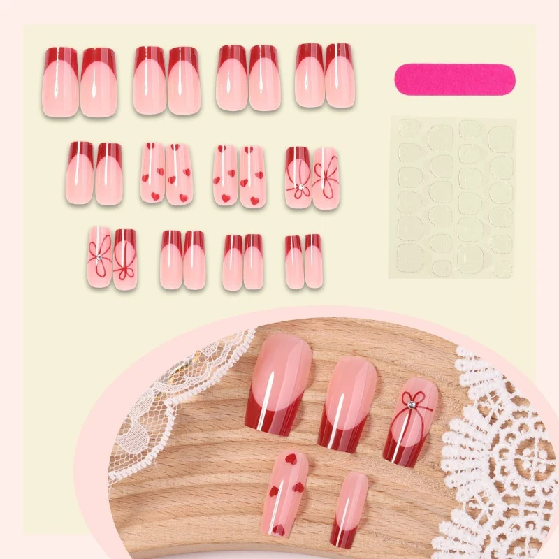 Kunstnagelset mit stilvollen Herzen und eleganten Akzenten Karnz