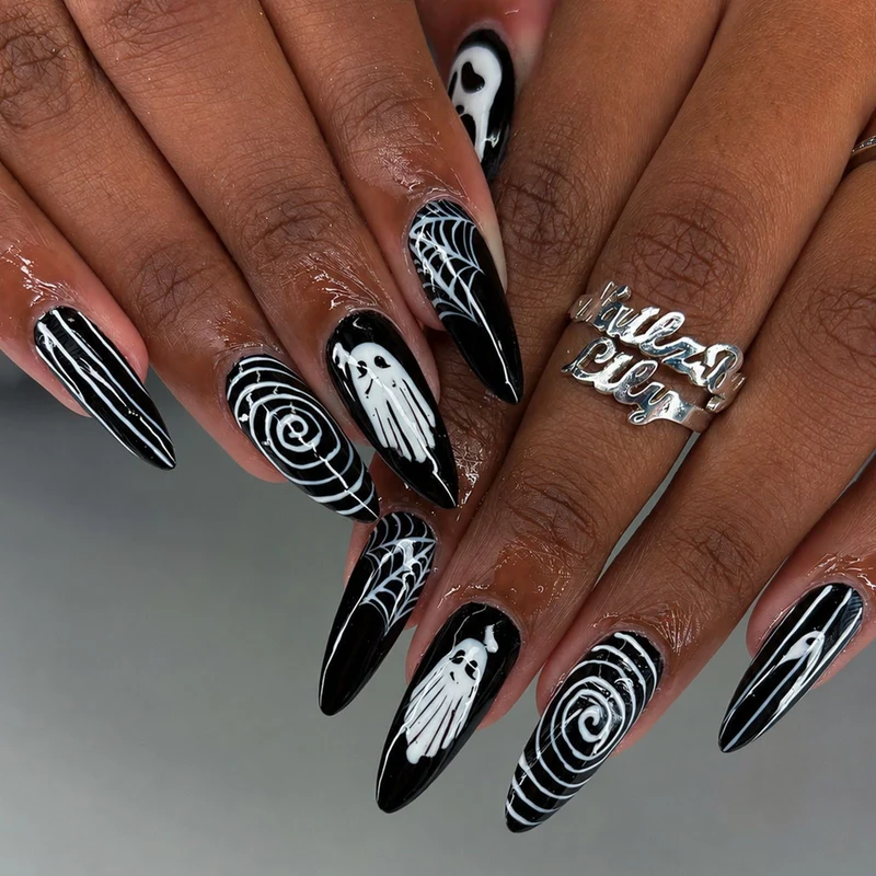 Kunstnagelset mit stilvollen Halloween-Motiven Karnz