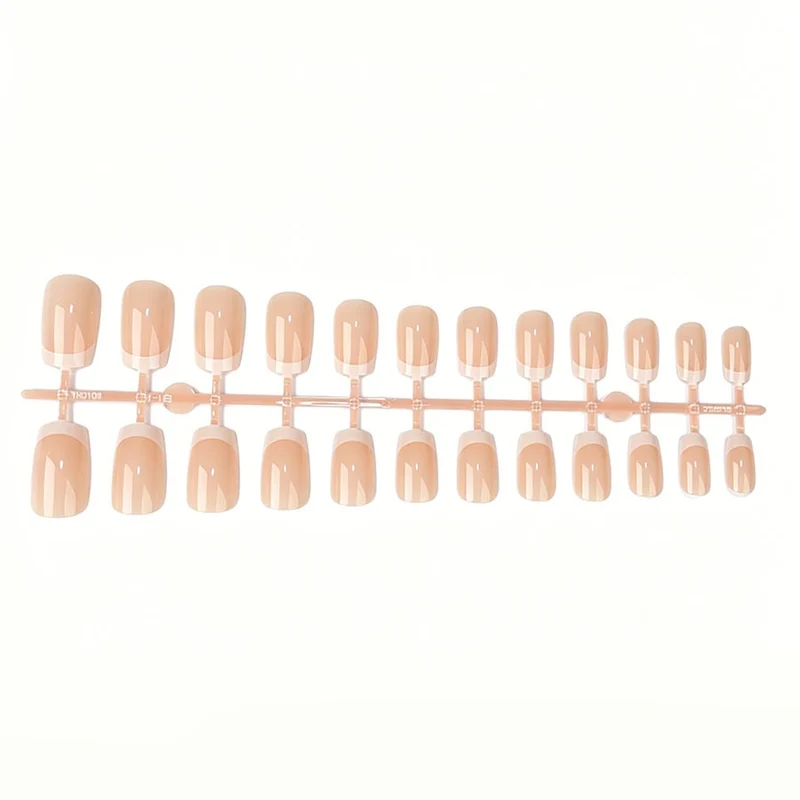 Kunstnagelset mit stilvollem French-Design und elegantem Glanz Karnz