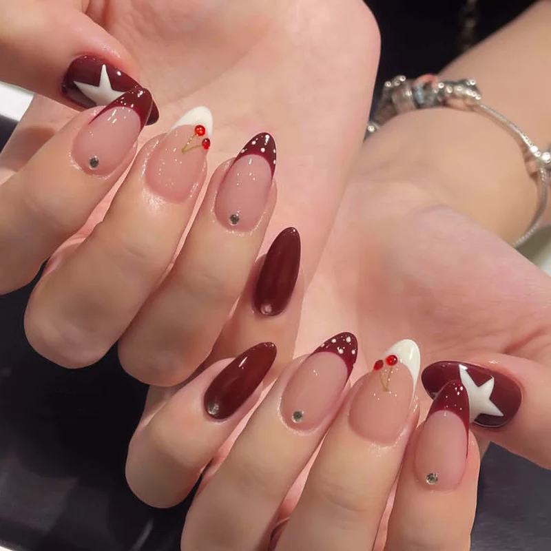 Kunstnagelset mit Sterne-Motiven Karnz
