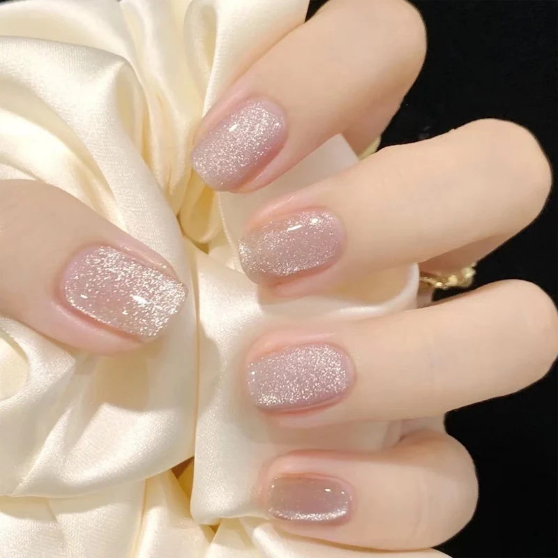 Kunstnagelset mit Glitzer- und Hochglanzfinish Karnz