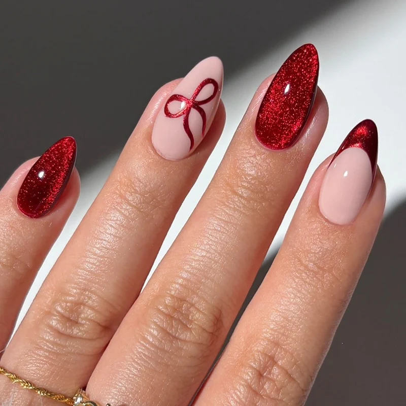 Kunstnagelset mit glamourösen Rot- und Rosé-Tönen Karnz