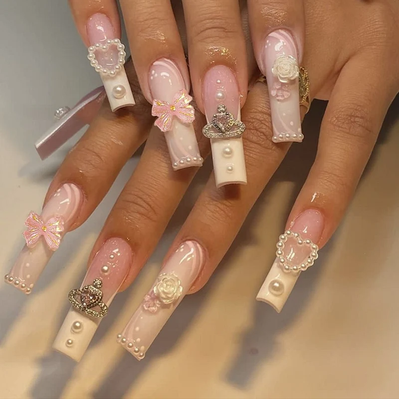 Kunstnagelset mit Glamourösen Perlen- und Glitzerelementen Karnz