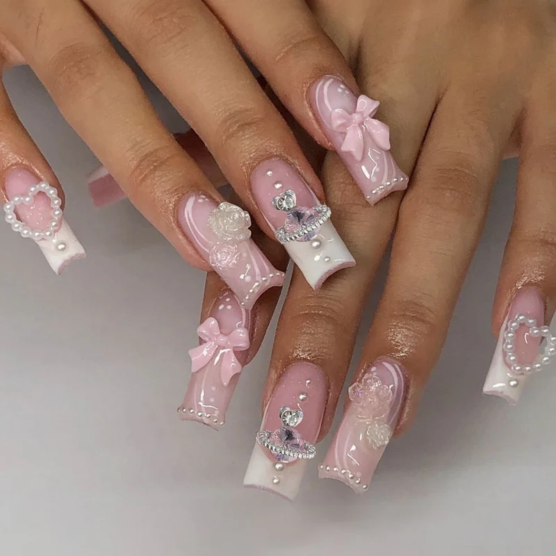 Kunstnagelset mit Glamourösen Perlen- und Glitzerelementen Karnz
