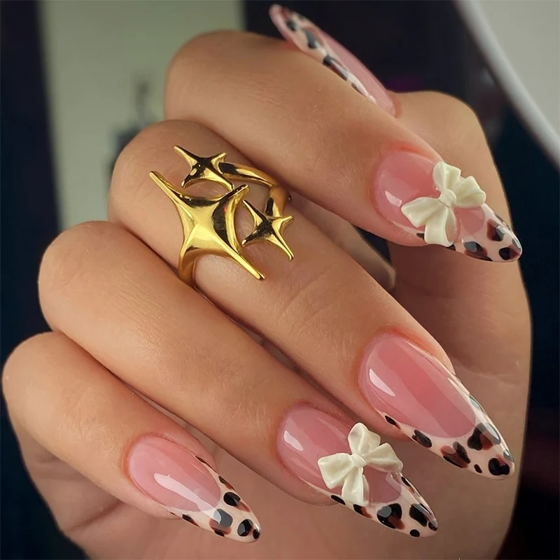 Kunstnagelset mit Glamourösen Leopardenmustern Karnz