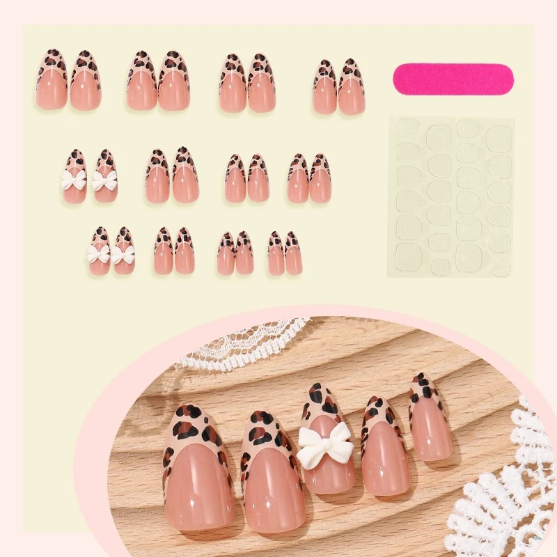 Kunstnagelset mit Glamourösen Leopardenmustern Karnz