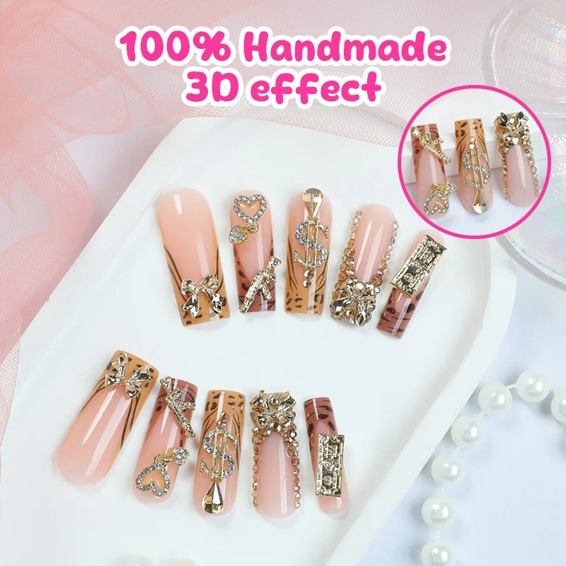 Kunstnagelset mit glamourösen Designs und 3D-Akzenten Karnz