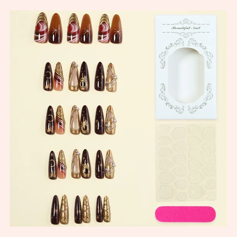 Kunstnagelset mit Glamourösen Designs Karnz