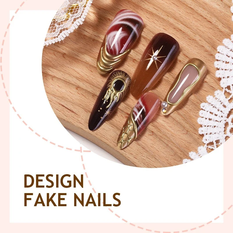 Kunstnagelset mit Glamourösen Designs Karnz