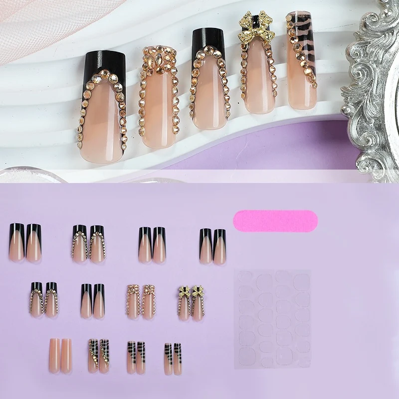 Kunstnagelset mit Glamourösen Akzenten Karnz