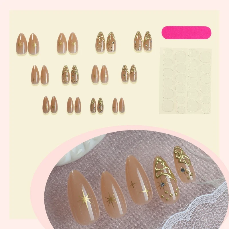 Kunstnagelset mit Glamourösen 3D-Verzierungen Karnz