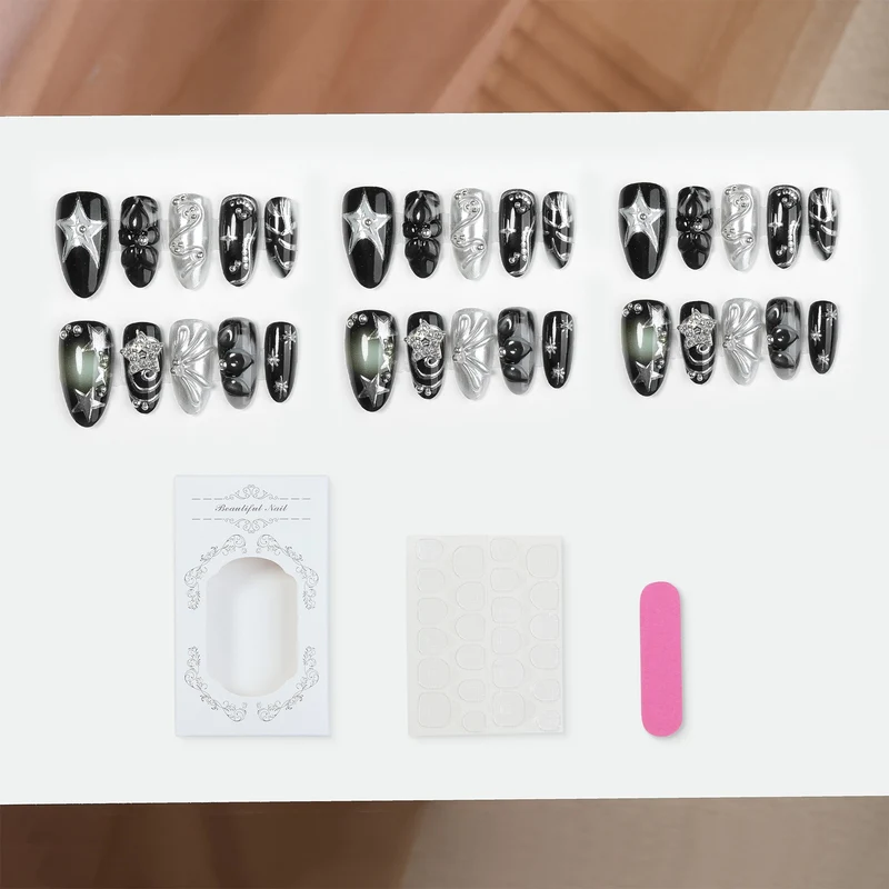 Kunstnagelset mit glamoureusen Designs und einzigartigen 3D-Elementen Karnz