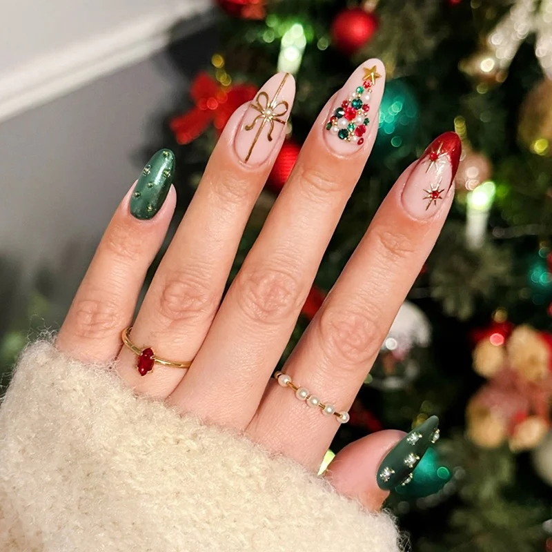 Kunstnagelset mit funkelnden Weihnachtsmotiven Karnz