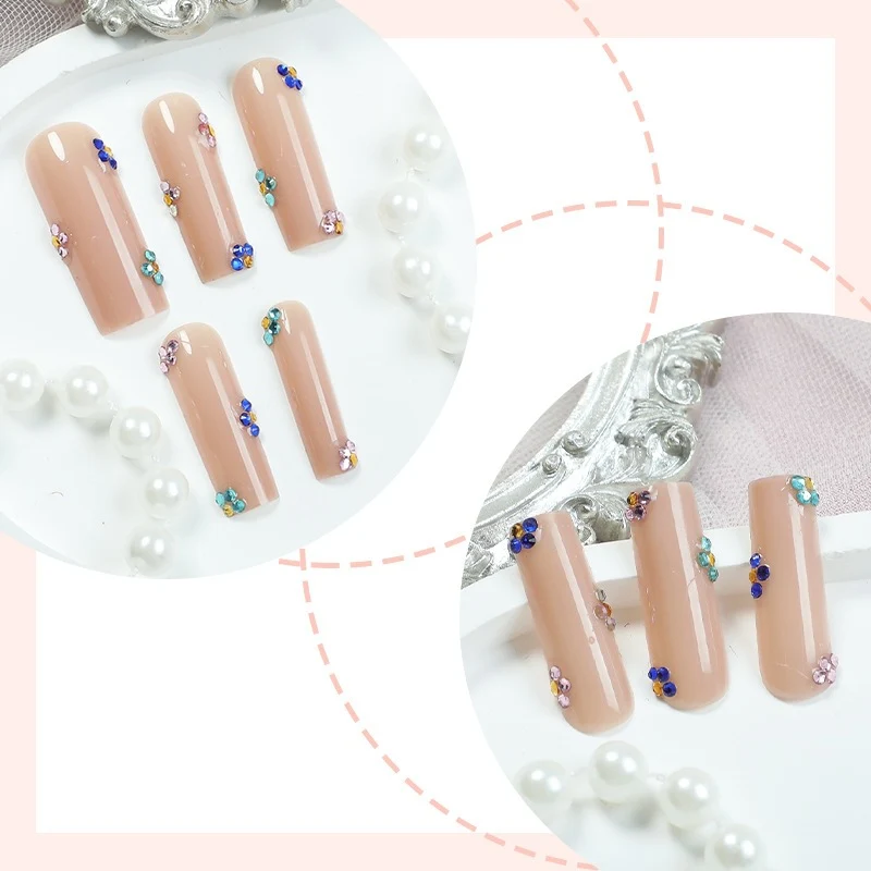 Kunstnagelset mit funkelnden Strassakzenten Karnz