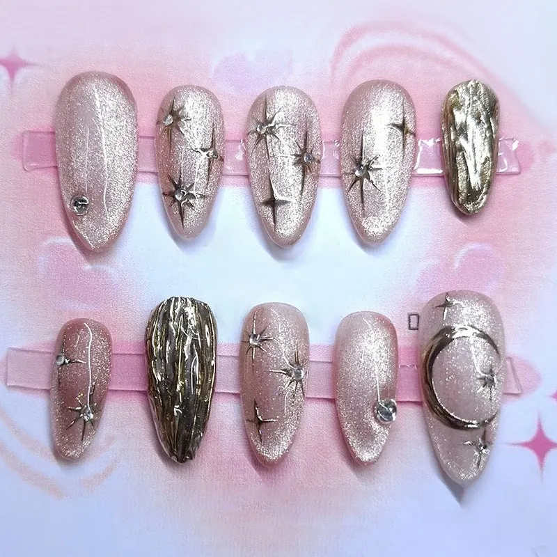 Kunstnagelset mit funkelnden Sternen- und Mondmotiven Karnz