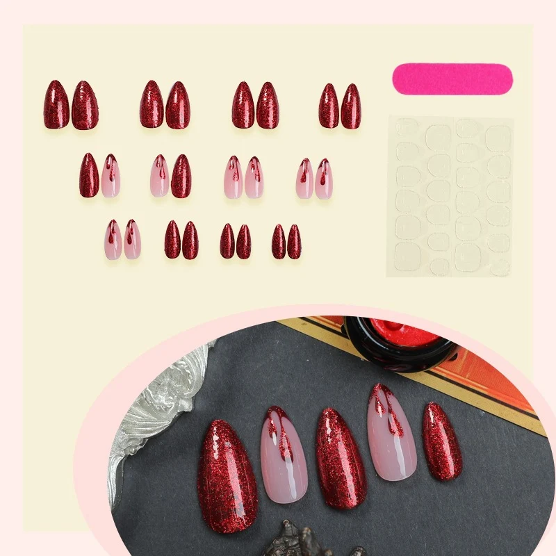 Kunstnagelset mit funkelnden Glitzer- und klassischen Akzenten Karnz