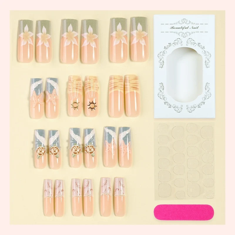 Kunstnagelset mit floralen und maritimen Mustern Karnz