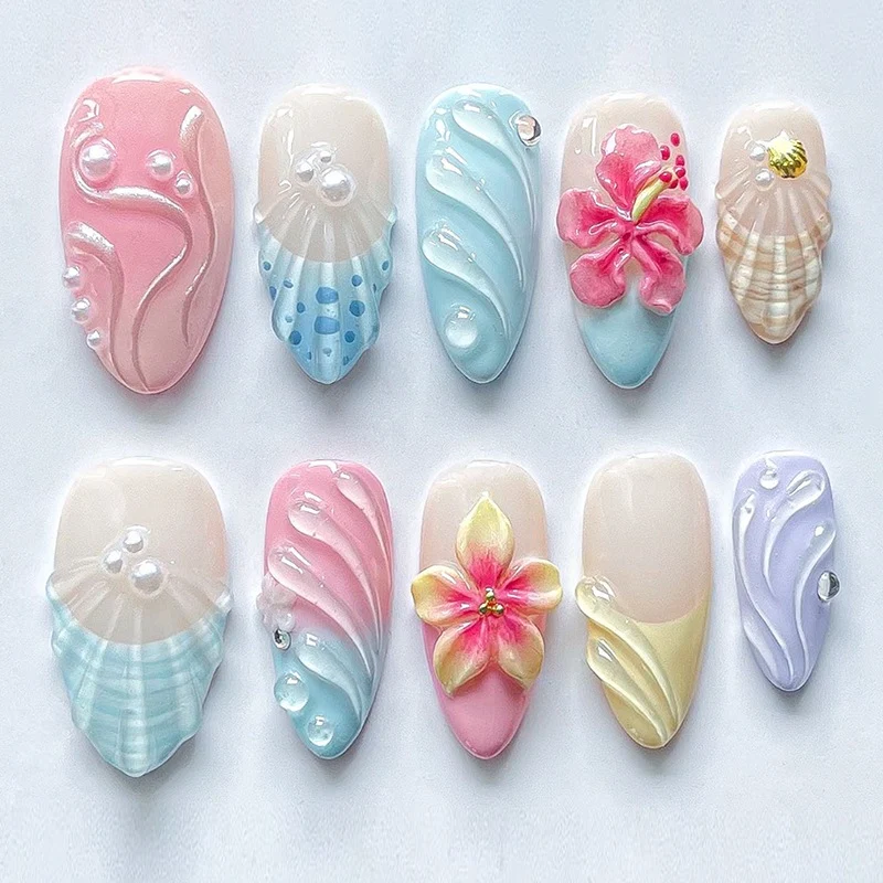 Kunstnagelset mit floralen und glamourösen Designs Karnz