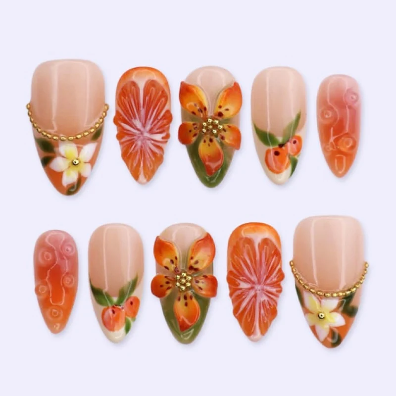 Kunstnagelset mit floralen und fruchtigen Akzenten Karnz