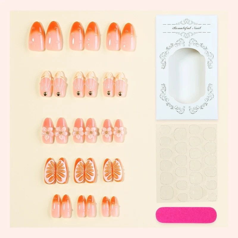 Kunstnagelset mit floralen Designs und Glitzer-Akzenten Karnz