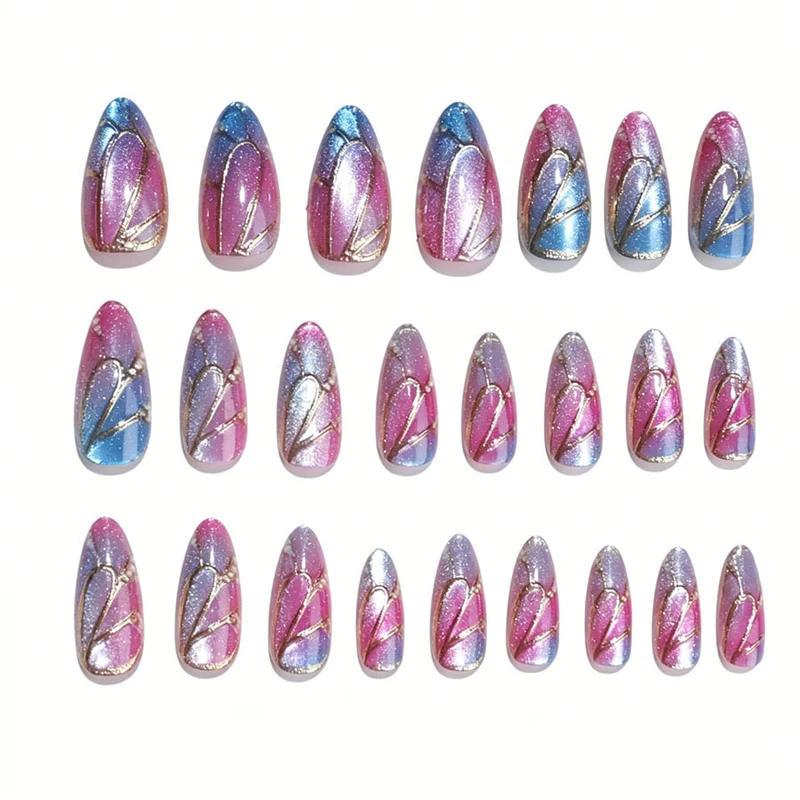 Kunstnagelset mit schimmernden Farbverläufen und eleganten 3D-Details Karnz