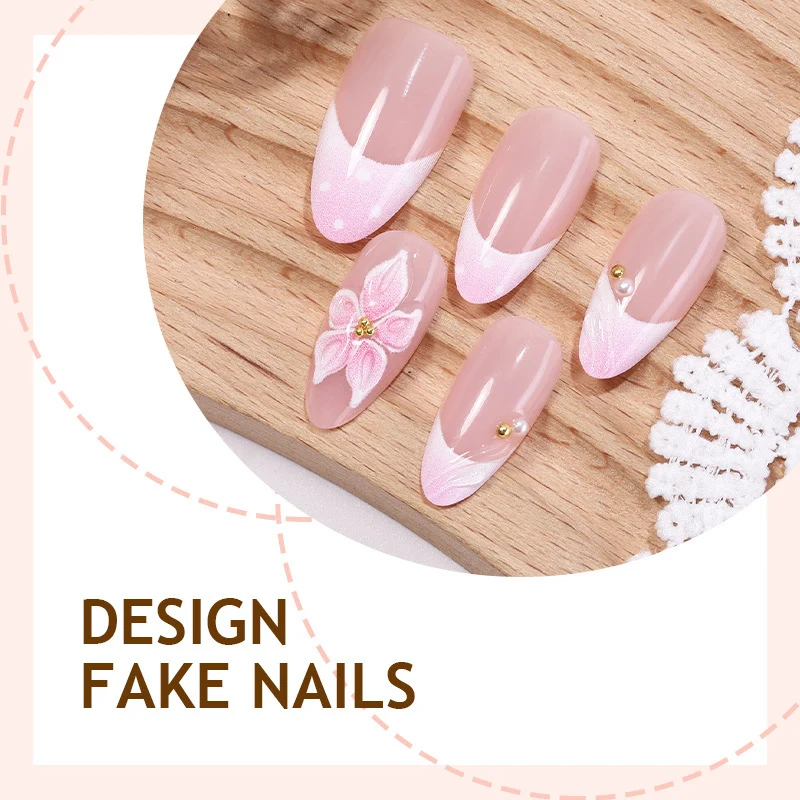 Kunstnagelset mit romantischen Blüten und eleganten Designakzenten Karnz