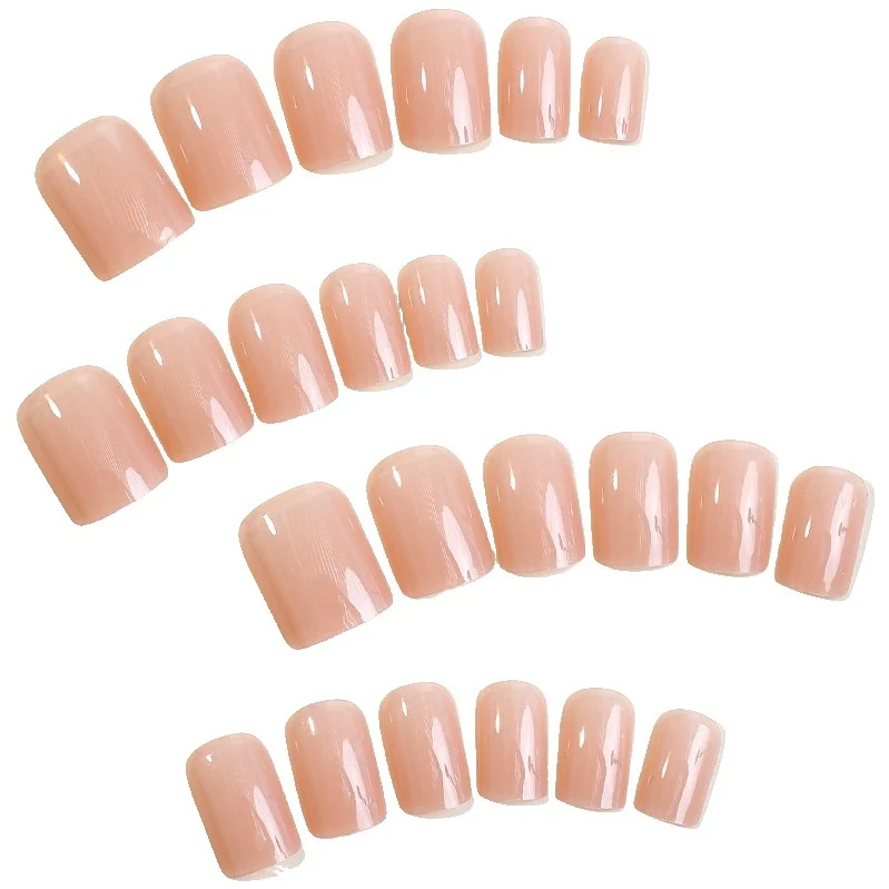 Kunstnagelset mit natürlichem Look und perfekter Passform Karnz