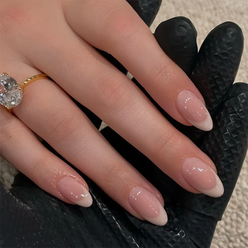 Kunstnagelset mit natürlichem Look Karnz