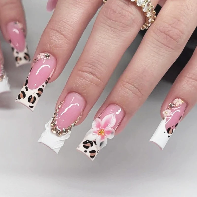 Kunstnagelset mit modischen Tier- und Glitzermotiven Karnz