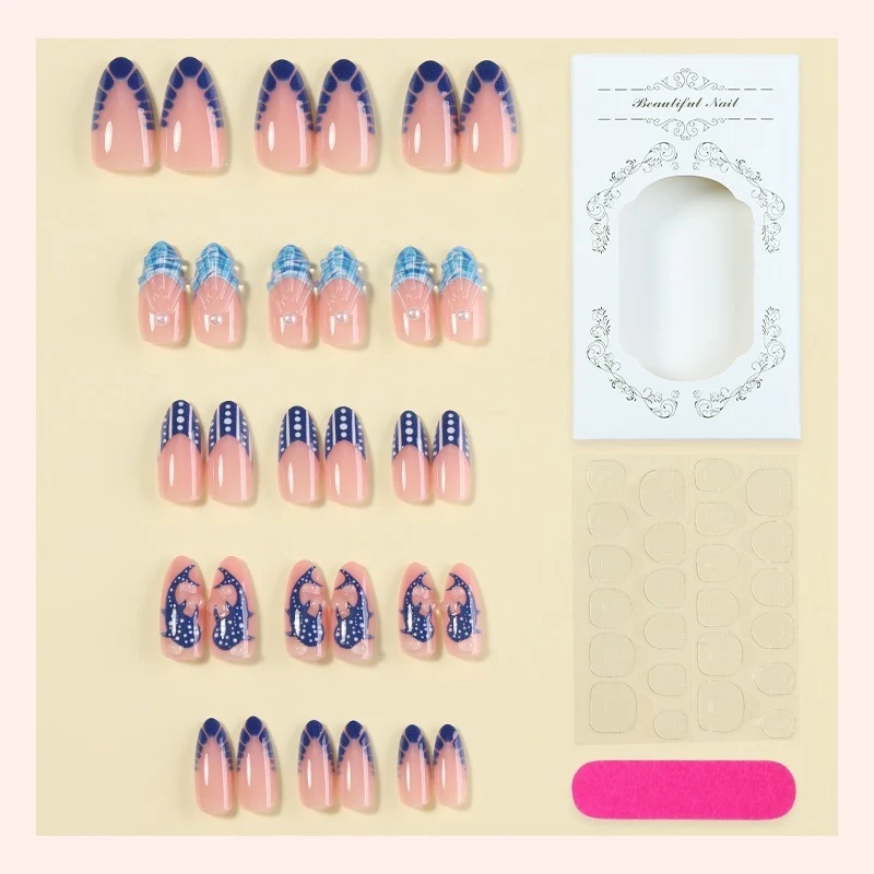 Kunstnagelset mit modernem Design und eleganten Akzenten Karnz
