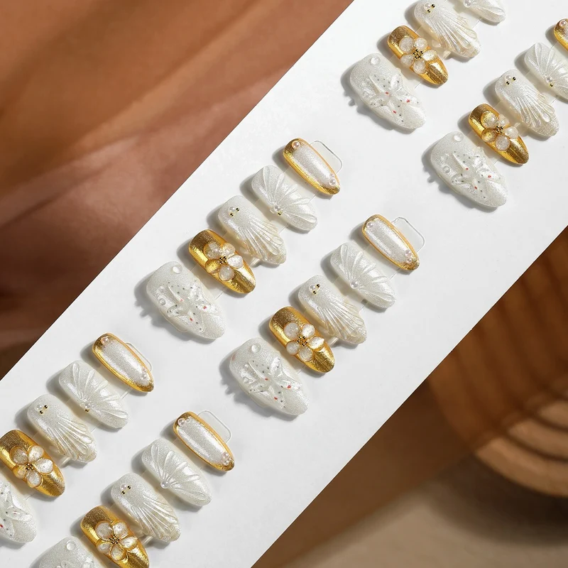 Kunstnagelset mit maritimen Motiven Karnz