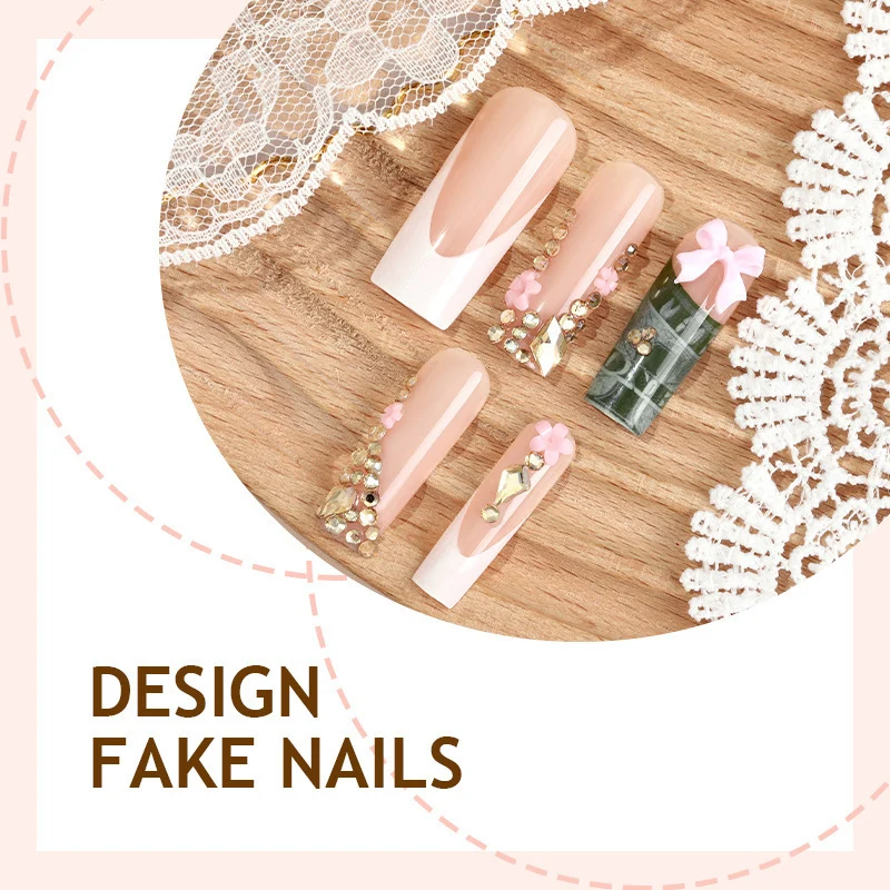 Kunstnagelset mit luxuriösen Verzierungen Karnz