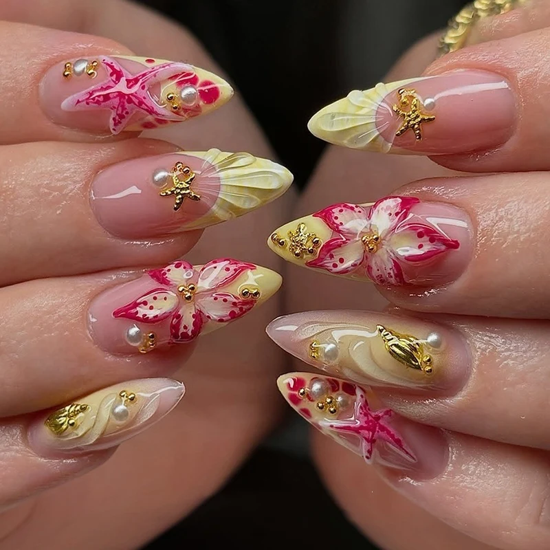 Kunstnagelset mit luxuriösen 3D-Details und floralem Design Karnz