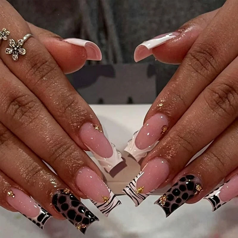 Kunstnagelset mit luxuriösen 3D-Details Karnz