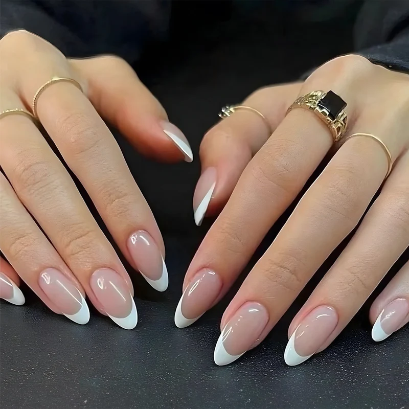 Kunstnagelset mit luxuriösem Leopardenmuster und eleganten Akzenten Karnz