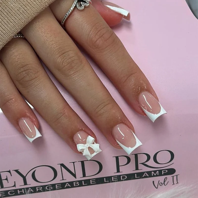 Kunstnagelset mit luxuriösem Hochglanz und eleganter Form Karnz