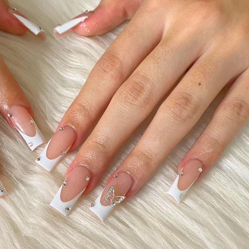 Kunstnagelset mit luxuriösem Hochglanz und eleganter Form Karnz
