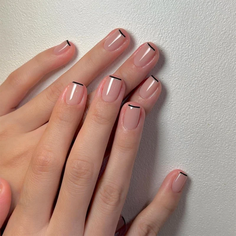 Kunstnagelset mit luxuriösem Hochglanz und eleganter Form Karnz