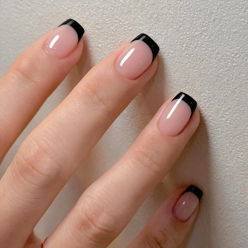 Kunstnagelset mit luxuriösem Hochglanz und eleganter Form Karnz