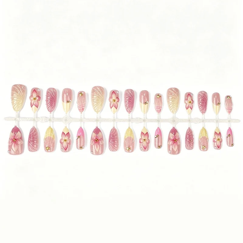 Kunstnagelset mit kunstvollen Blumen- und Muschelmuster Karnz