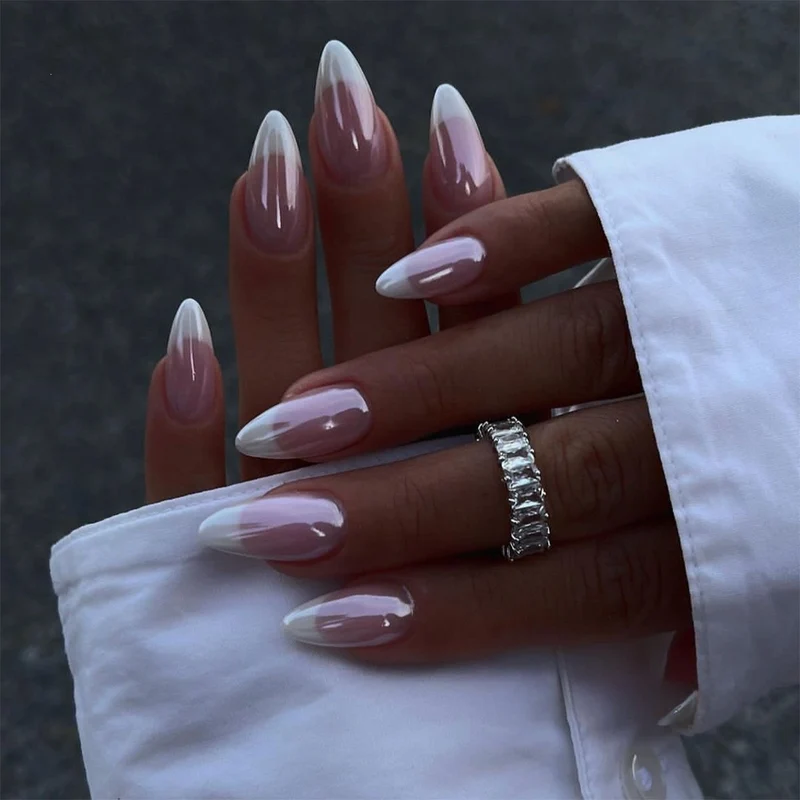 Kunstnagelset mit kreativen Tier- und Glitzerdetails Karnz