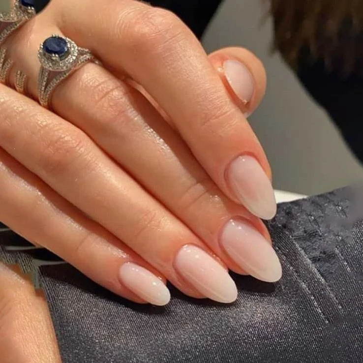 Kunstnagelset mit kreativen Tier- und Glitzerdetails Karnz