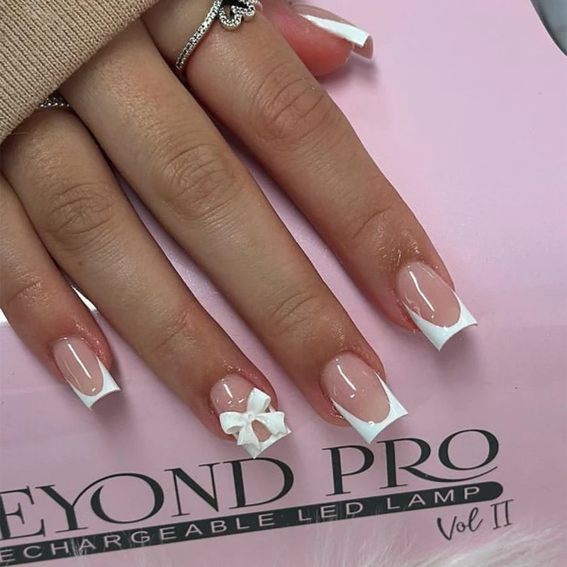 Kunstnagelset mit kreativen Tier- und Glitzerdetails Karnz