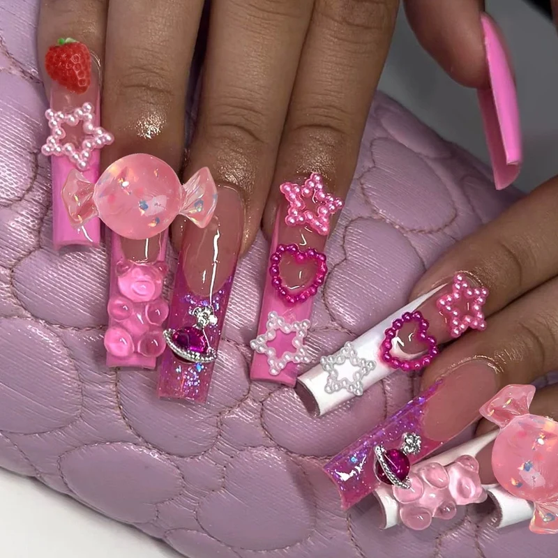 Kunstnagelset mit kreativen Tier- und Glitzerdetails Karnz