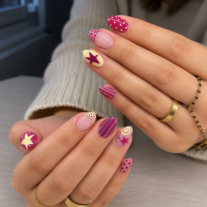 Kunstnagelset mit kreativen Stern- und Spiral-Motiven Karnz