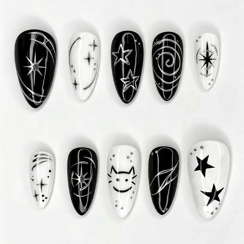 Kunstnagelset mit kreativen star-motiven und glitzernden Akzenten Karnz
