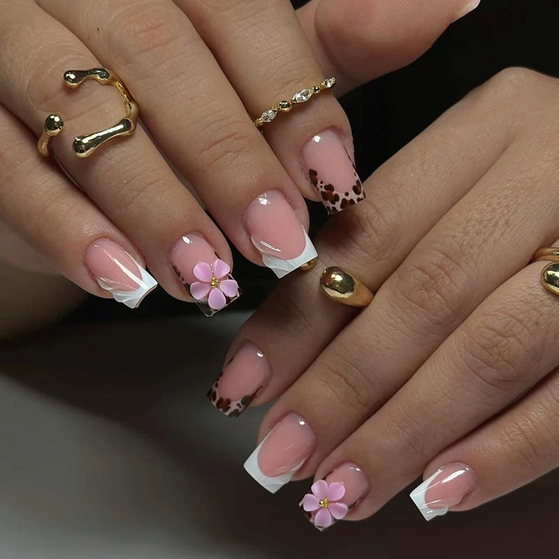Kunstnagelset mit kreativen floralen und Leopardenmotiven Karnz