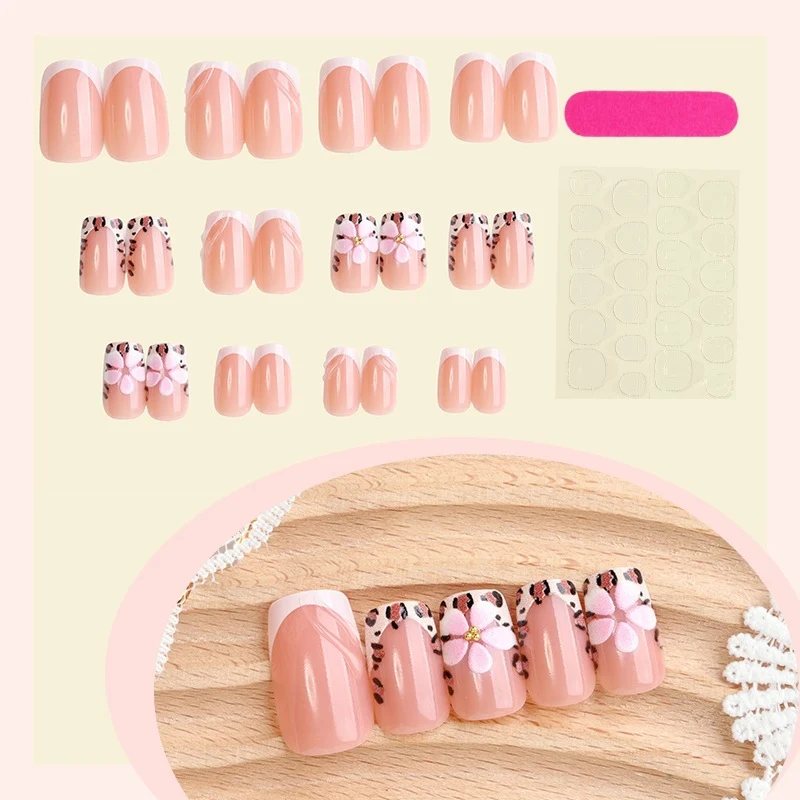 Kunstnagelset mit kreativen floralen und Leopardenmotiven Karnz