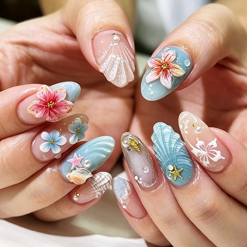 Kunstnagelset mit kreativen floralen Designs Karnz
